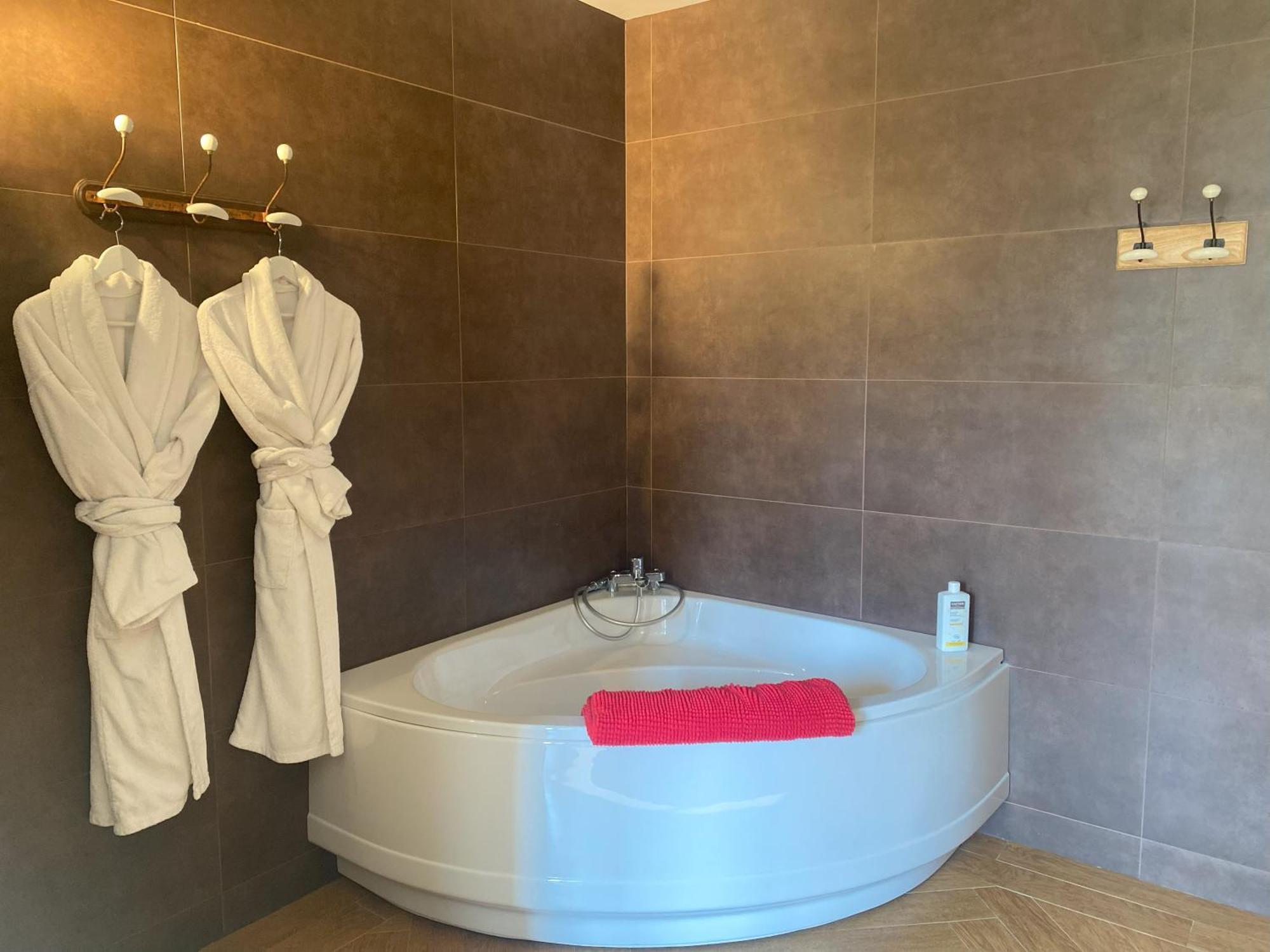 Au Chateau Bed & Breakfast *