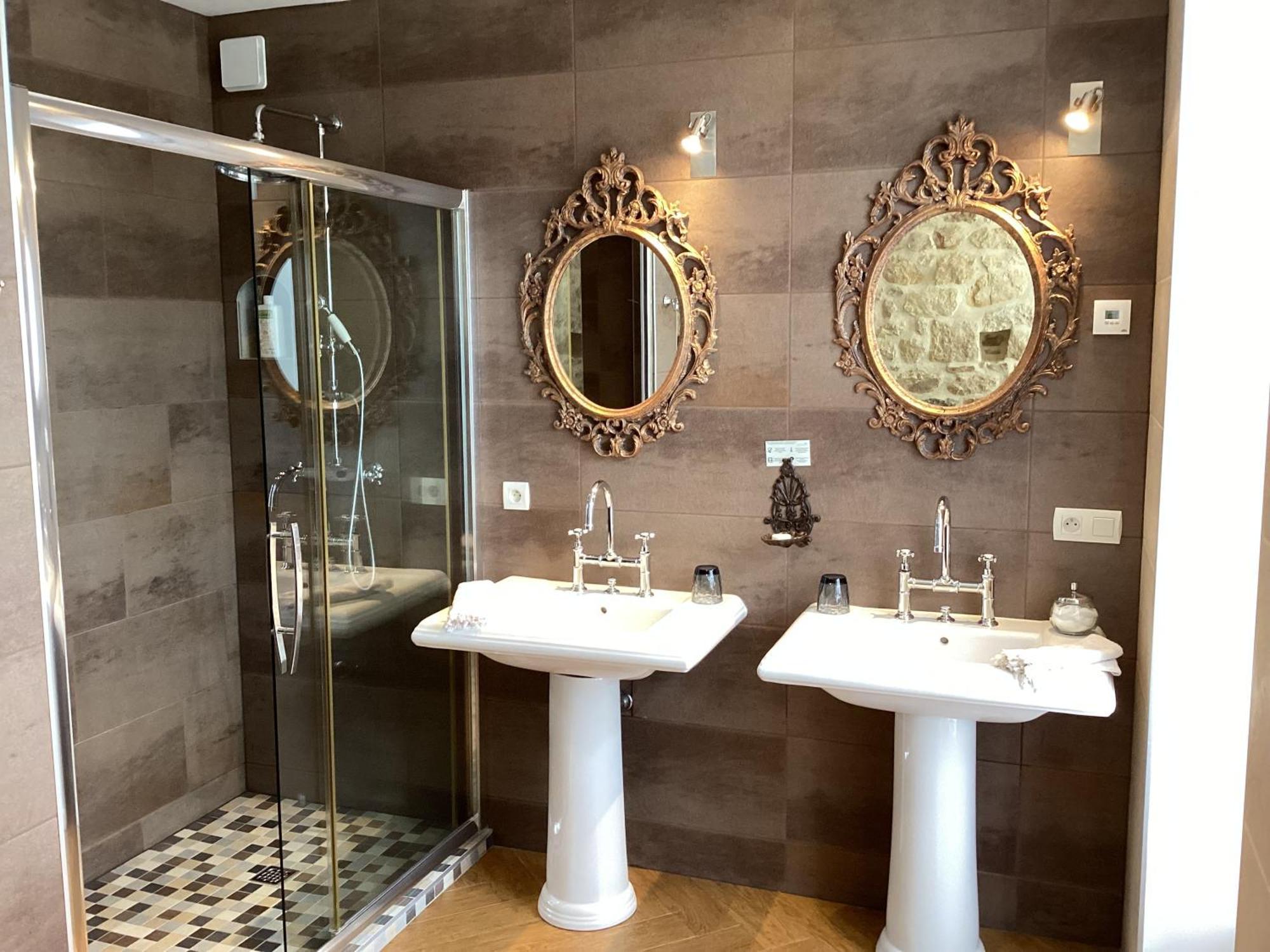 Au Chateau Bed & Breakfast La Lucerne-d'Outremer